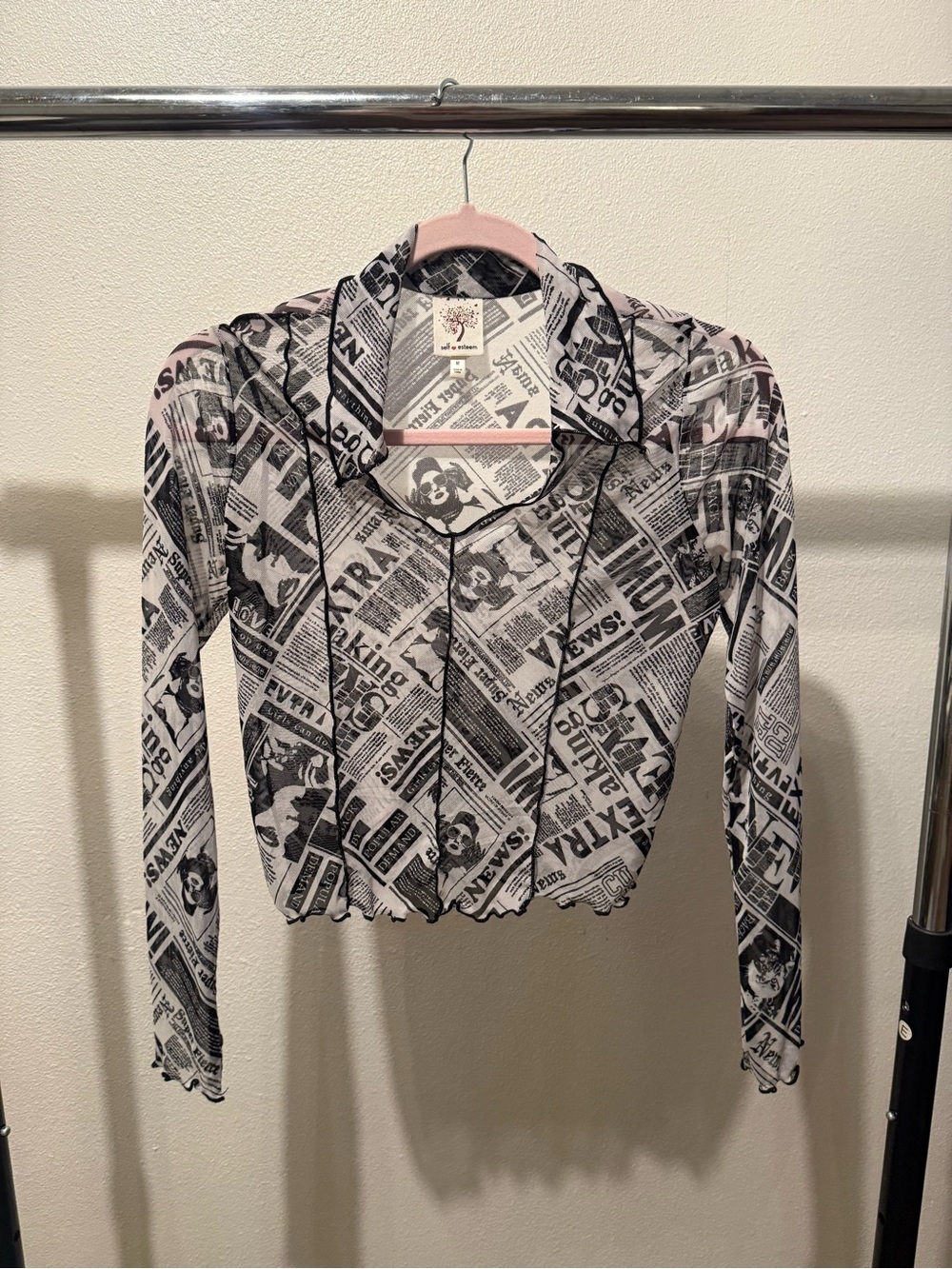 Newspaper Print Long-Sleeve Mesh Crop Top - Black & White